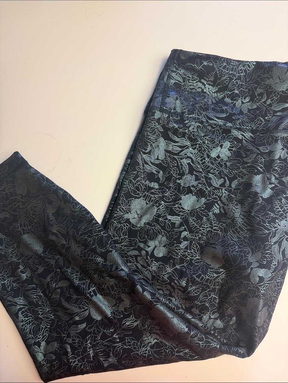 Lululemon Cropped Leggings with Foil Design Size 20/2X